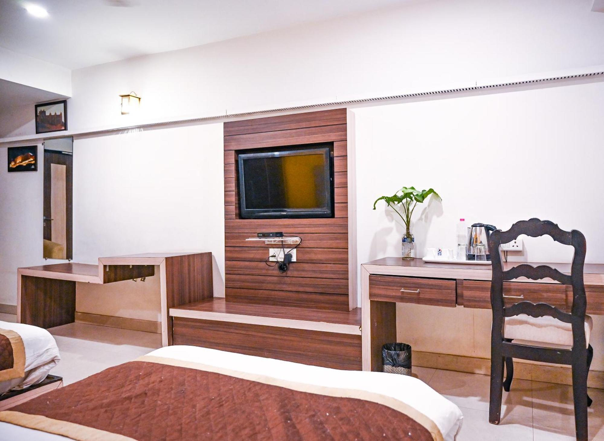 Hotel Dodas Palace Джайпур Екстериор снимка